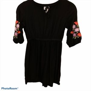 Old Navy Dress Black With Floral Sleeves 6/7